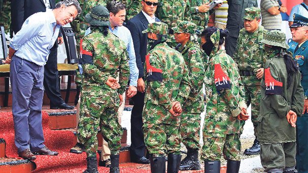 Kolombiya'da gerilla silah bıraktı