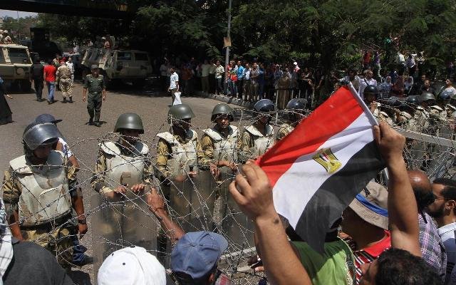 Darbe yaptılar şimdi yardım dileniyorlar