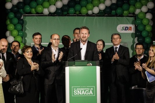 Bosna'da İzzetbegoviç zaferi