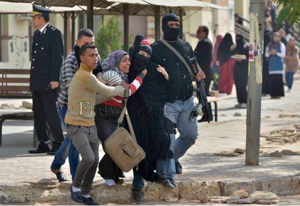 Darbecilerden kadınlara dayak