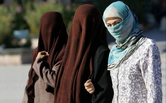 Doğu Türkistan'da peçe yasağı