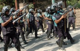 Bangladeş'te idam kararları protesto ediliyor