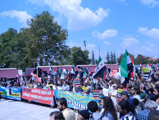 İstanbul halkı katliama karşı sokakta