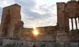 611 yıllık minare yeniden inşa ediliyor