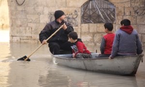 Asi Nehri taşınca sandalla ulaşım başladı Asi Nehri taşınca sandalla ulaşım başladı