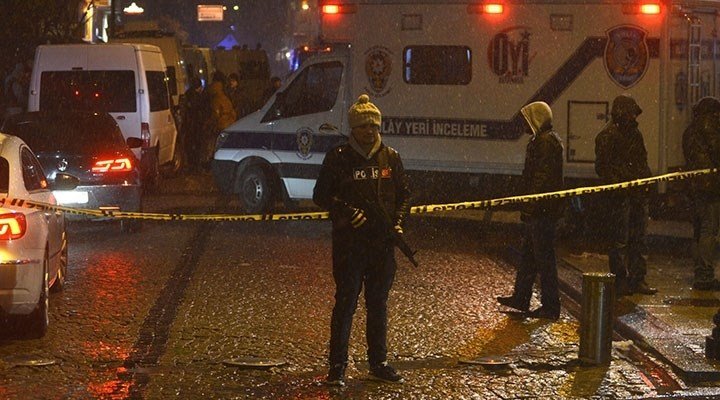 Canlı bomba saldırısında bir polis hayatını kaybetti