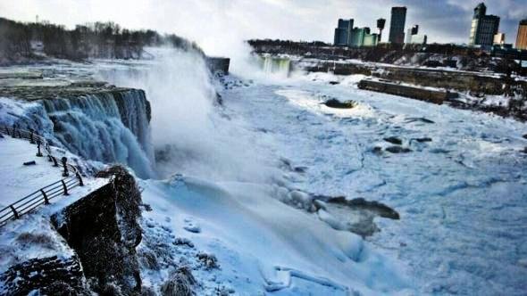Niagara Şelaleleri buz tuttu