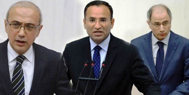 Üç bakan istifa etti