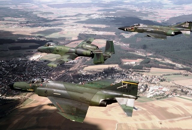 RF-4F uçaklarının uçuşları durdurulacak