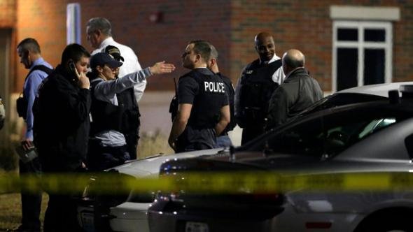 Ferguson'da 2 polis vuruldu