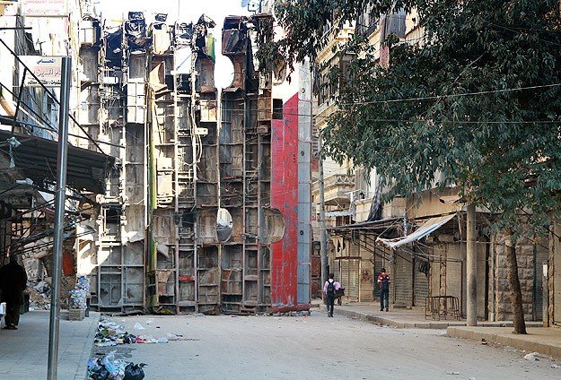 Direnişçiler otobüs ile korunuyor