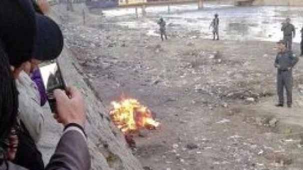 Kuran'ı yakan kadın yakıldı