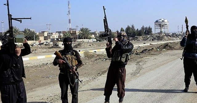 Direnişçiler İdlib şehir merkezine girdi