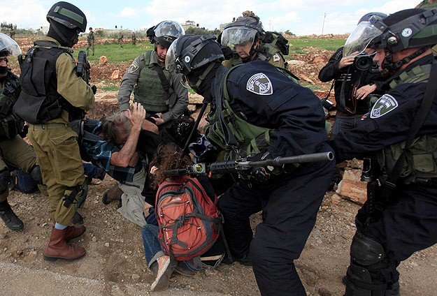 Batı Şeria'da 25 Filistinli gözaltına alındı