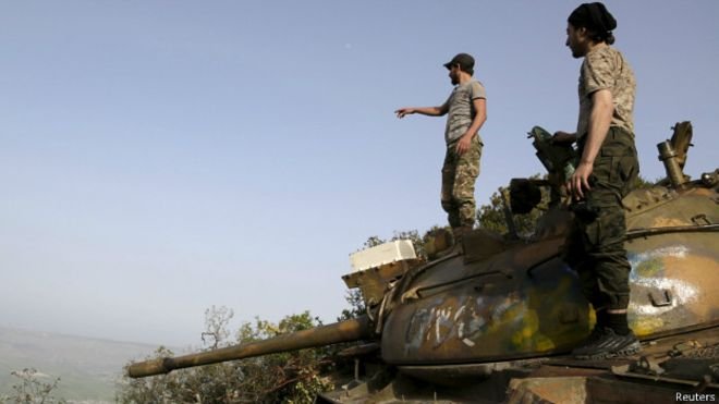 El-Nusra Lazkiye'ye saldırıyor