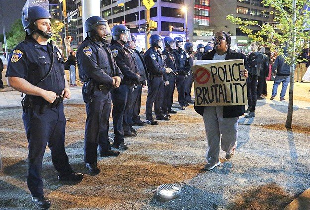 Freddie Gray nakil sırasında yaralanmış