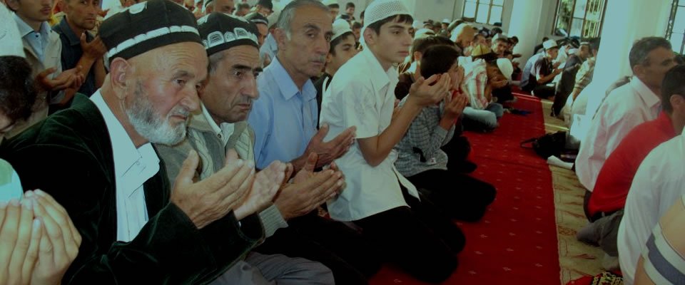 Tacikistan'da Arapça isimlere yasak geliyor