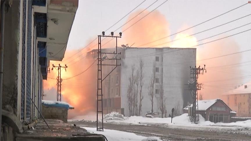PKK'lılar kaçarken saklandıkları binayı patlattı