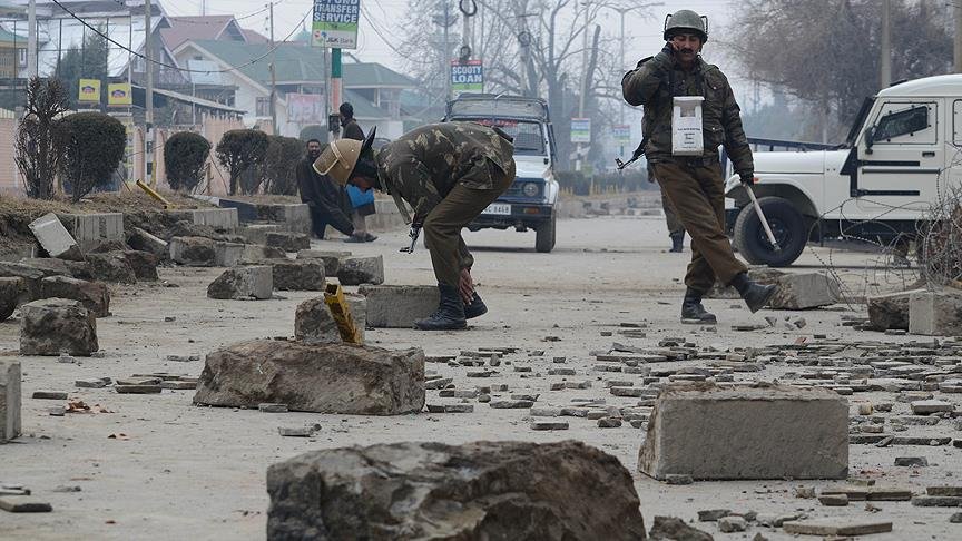Hindistan'da köprü çöktü: 10 kişi öldü