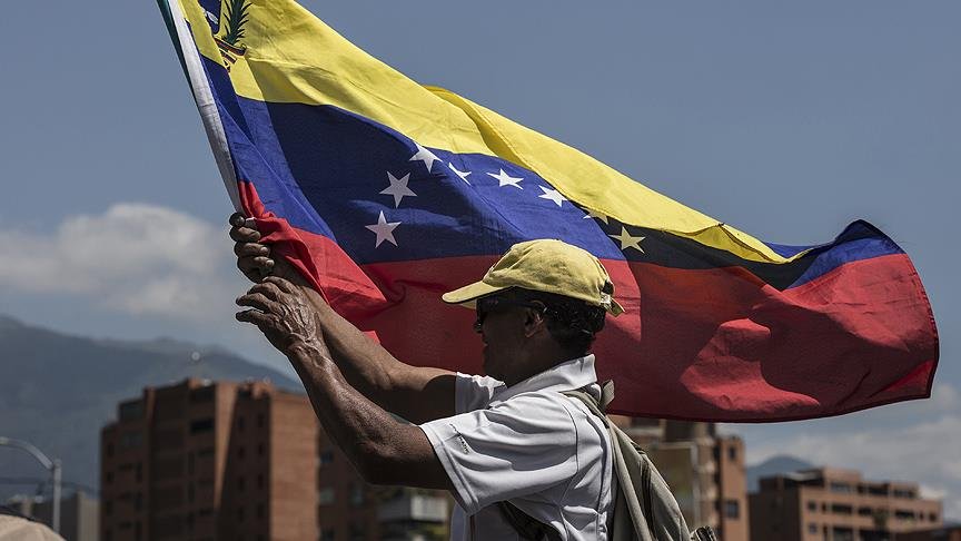 Venezuela'da talepler farklı hedef aynı