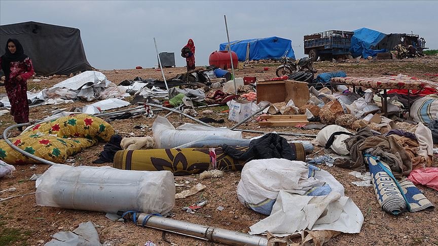 İdlib'deki sığınmacı kampına hava saldırısı