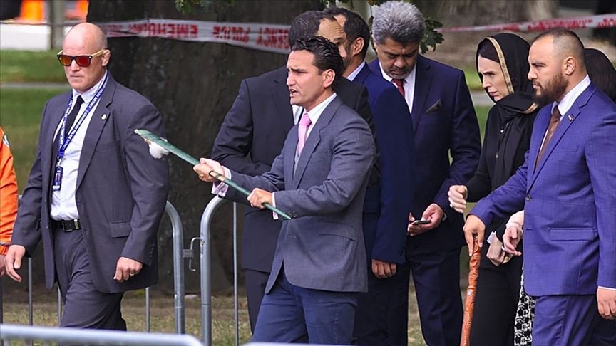 'Başörtüsü takmam insanlara güven verdi'