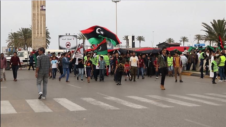 Libya'da Hafter'e 'sarı yelekli' protesto