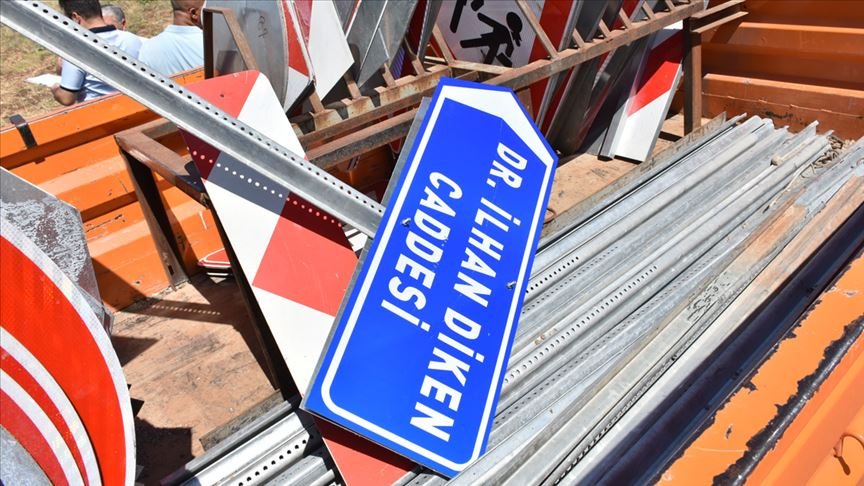 Teröristin adını taşıyan tabela indirildi