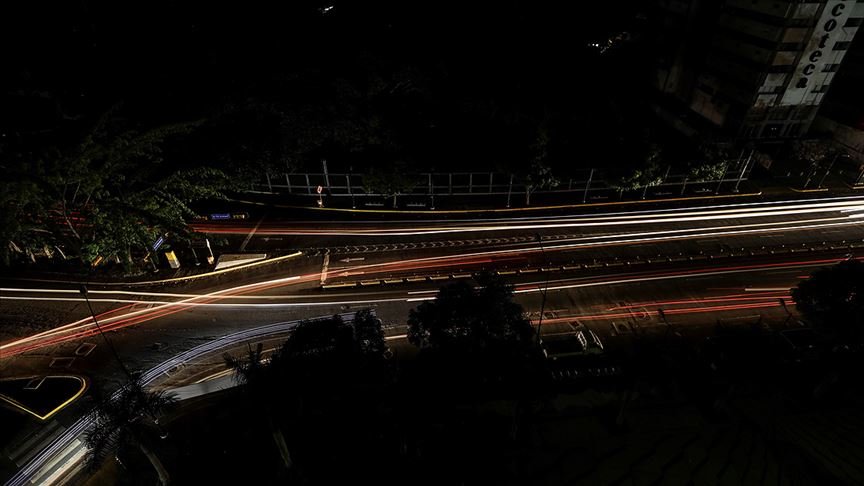 Venezuela karanlığa büründü