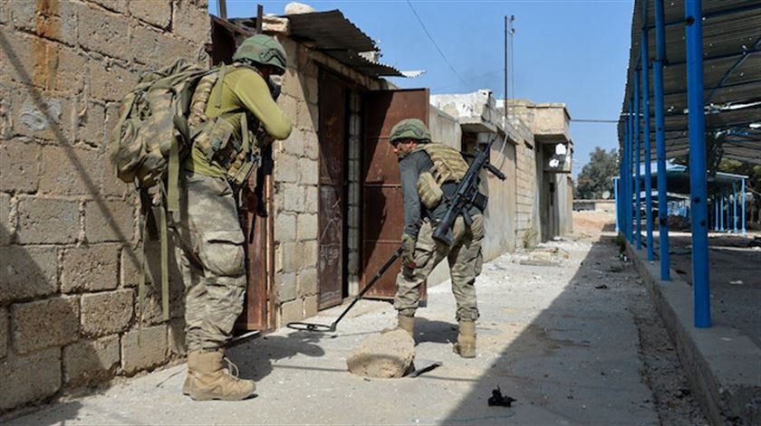 Okulları cephaneliğe çevirdiler