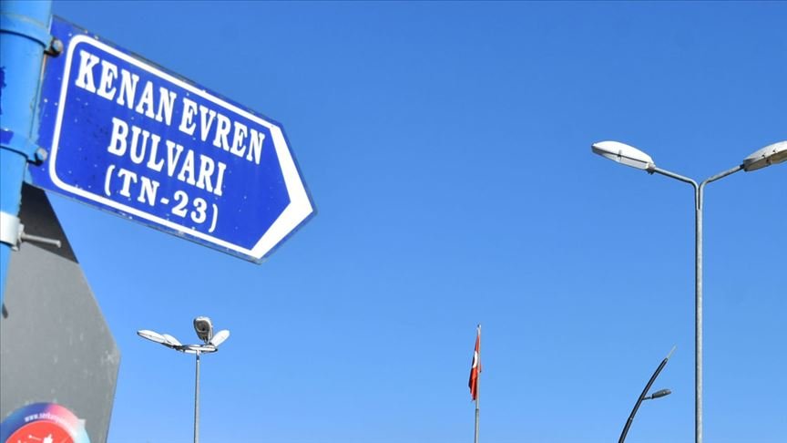 'Kenan Evren' ismi tabelalardan silinecek