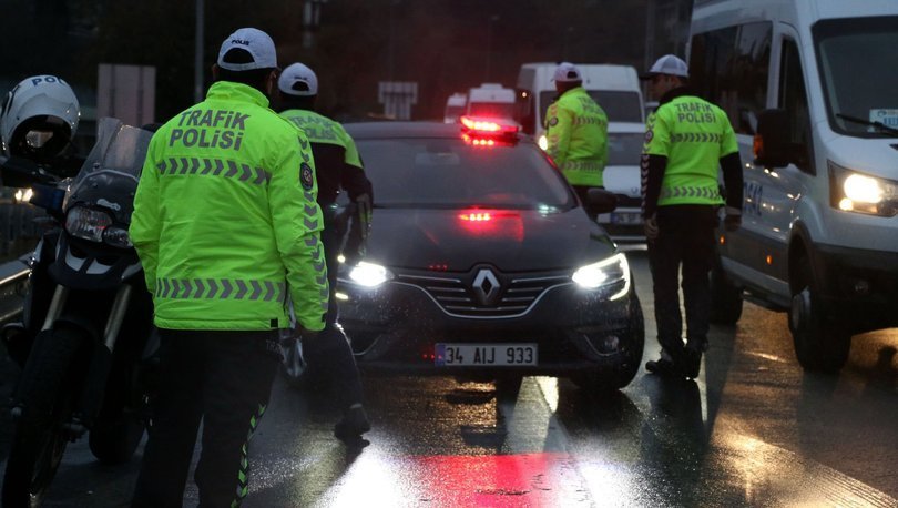 Vekillere kırmızı ışıkta geçme ve çakar hakkı