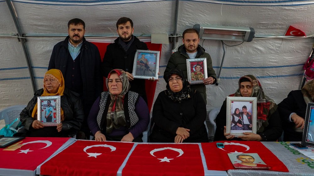 Diyarbakır annelerine destek ziyaretleri sürüyor