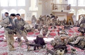 ABD askerleri cami bombalıyor