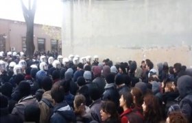 İÜ'de kahrolsun şeriat sloganları