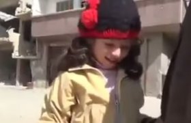 Suriyeli Kızın Rejime Karşı Dik